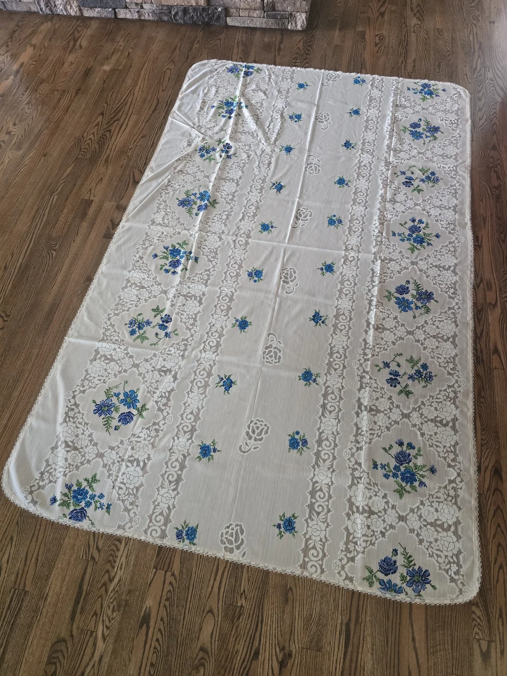 Vintage Handmade 1940's Floral Lace Tablecloth - 8'2